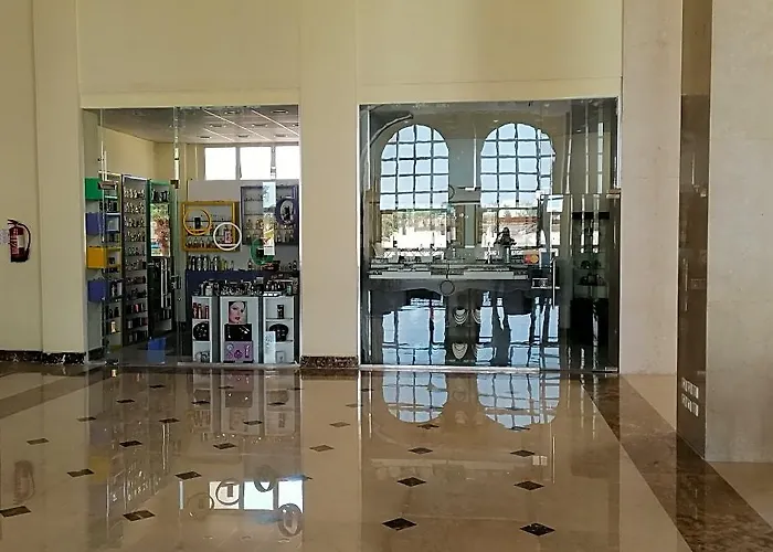 Royal Lagoons & Aqua Park Hotel