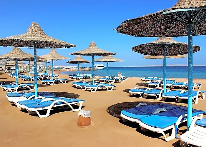 Royal Lagoons & Aqua Park Hotel