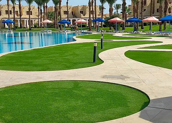 Royal Lagoons & Aqua Park Hotel