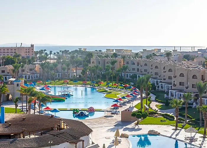 Royal Lagoons & Aqua Park Hotel 5*