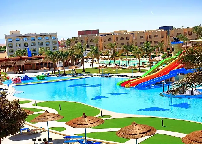 Royal Lagoons & Aqua Park Hotel